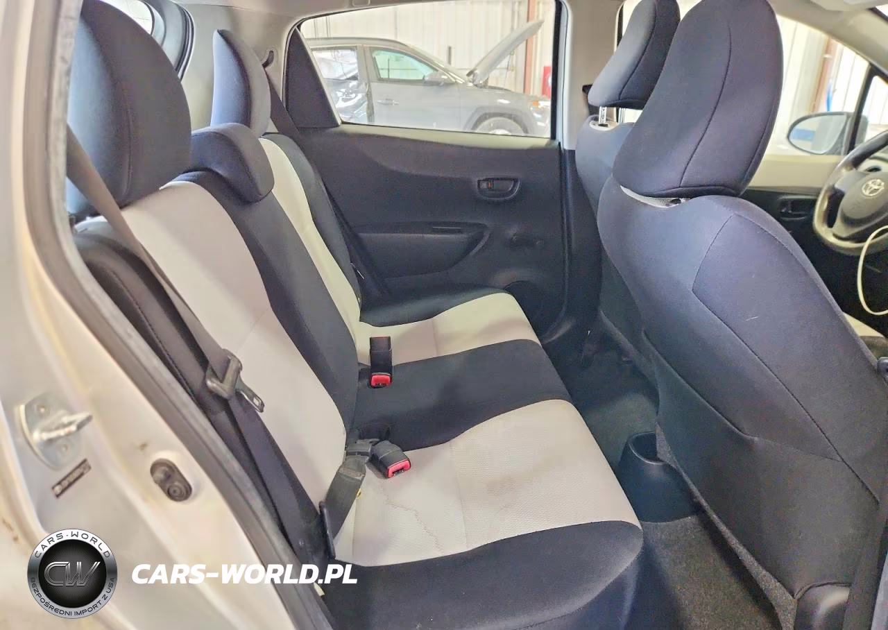 2013 Toyota Yaris 5-Door L VIN:JTDKTUD36DD547123 - 10