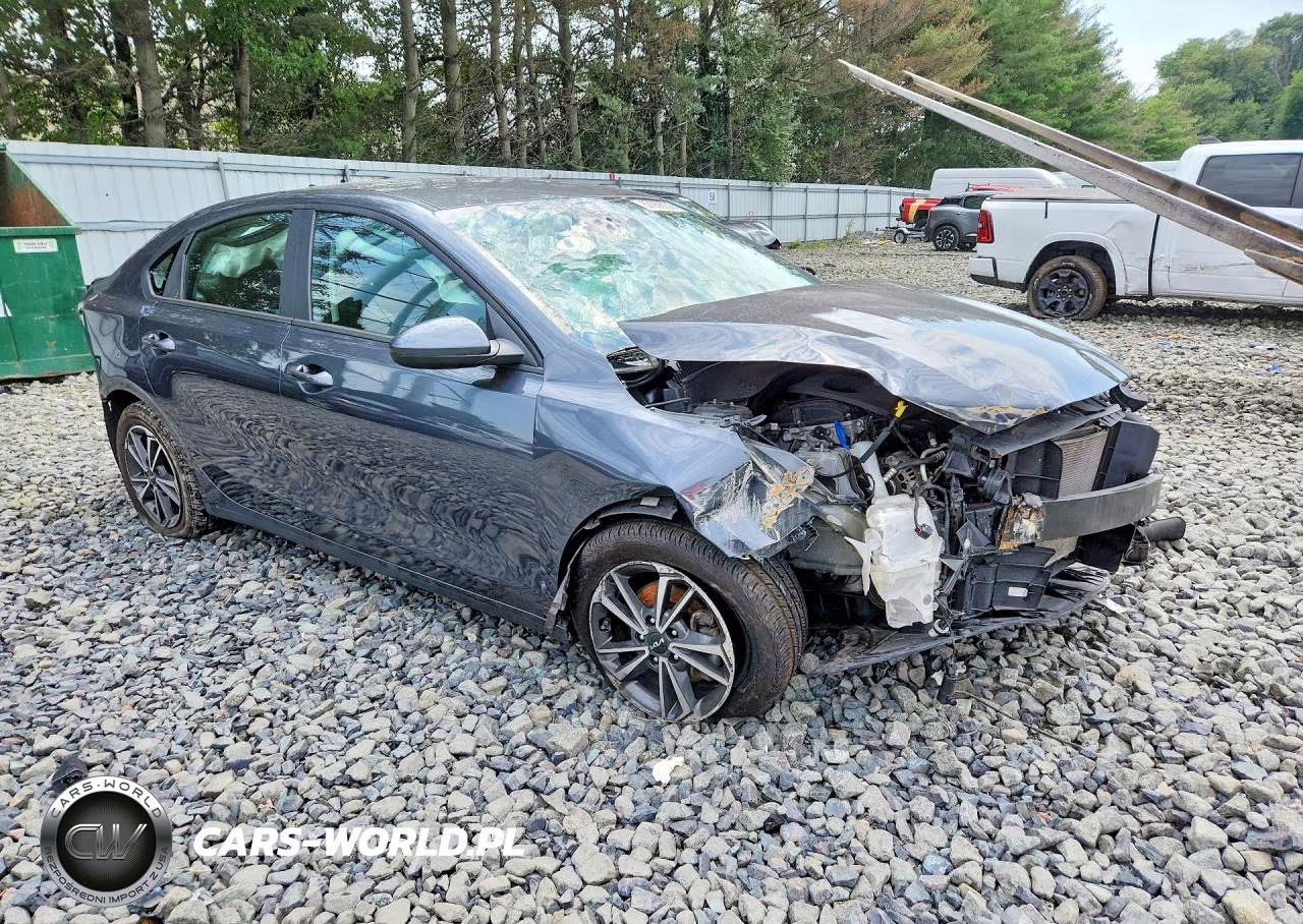 2022 Kia Forte Lxs VIN:3KPF24AD4NE500206 - 4