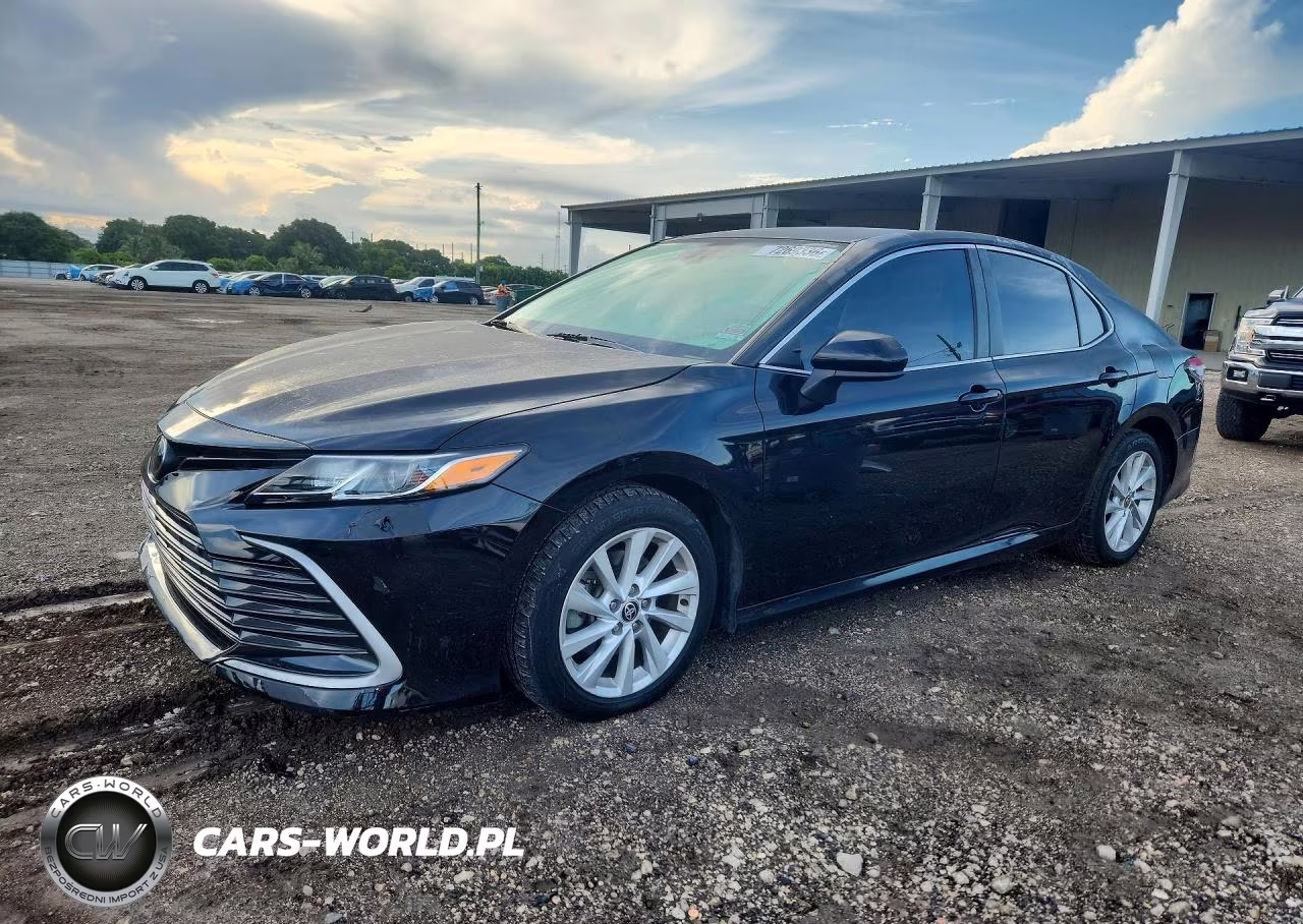 2023 Toyota Camry Le – zdjęcie 1 z 12
