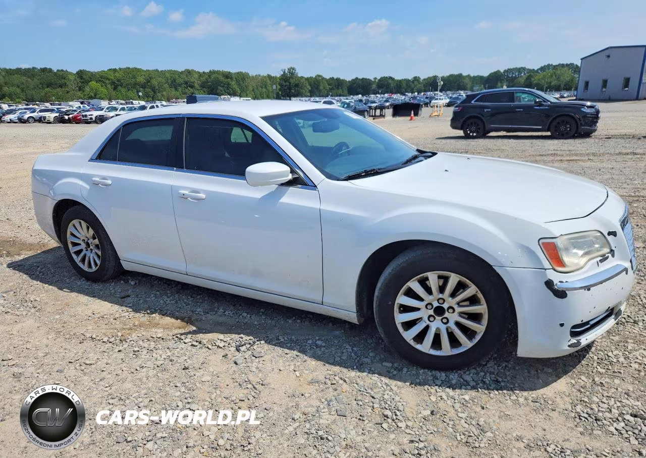 2013 Chrysler 300 VIN:2C3CCAAG5DH544702 - 4