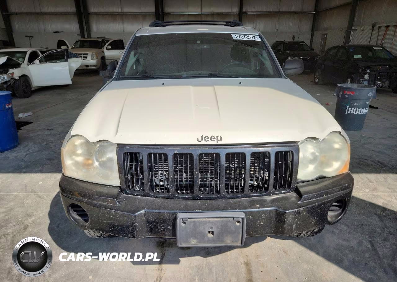 2009 Jeep Grand Cherokee Laredo VIN:1J8HR48P49C530705 - 5