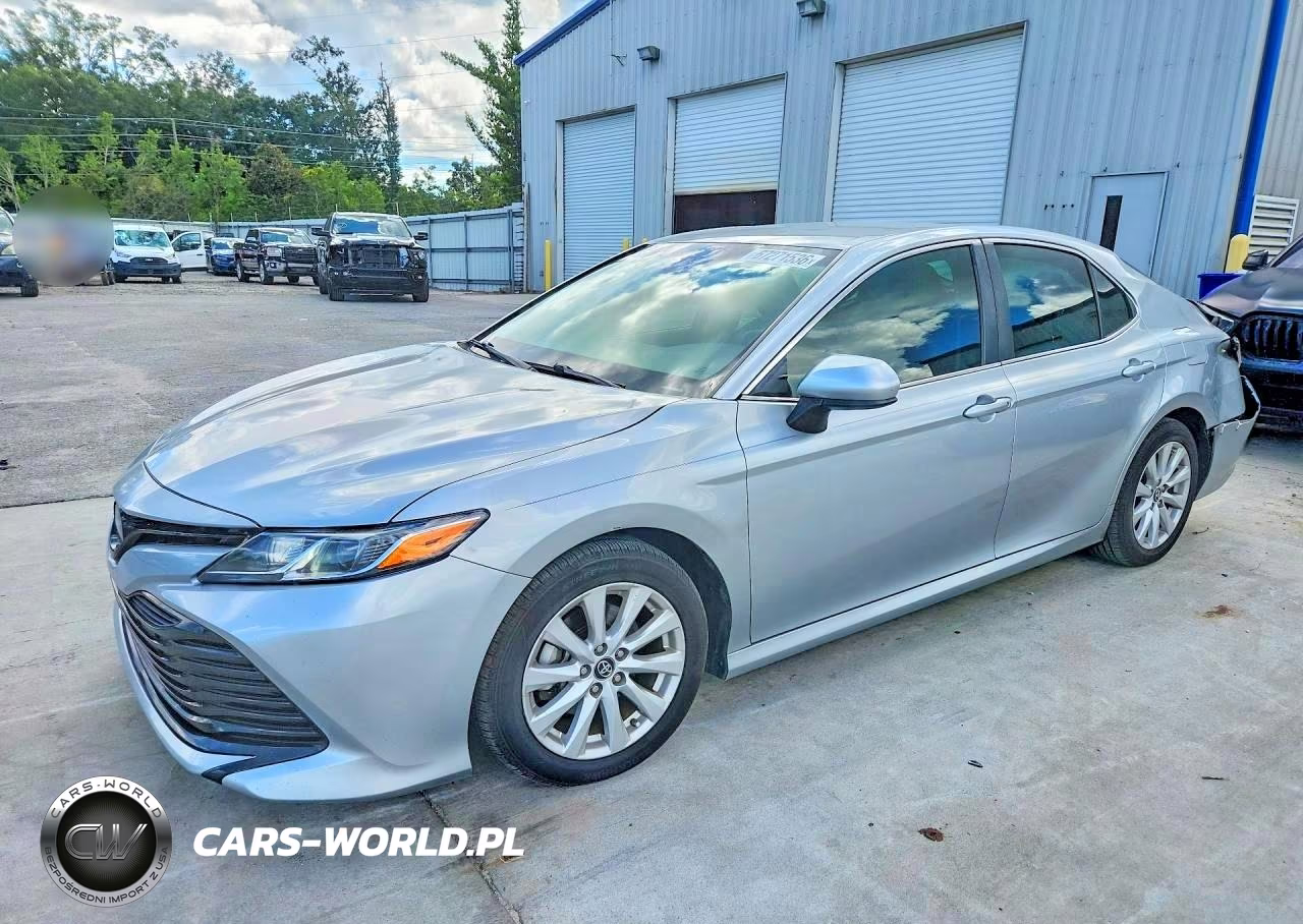 2018 Toyota Camry Le – zdjęcie 1 z 12