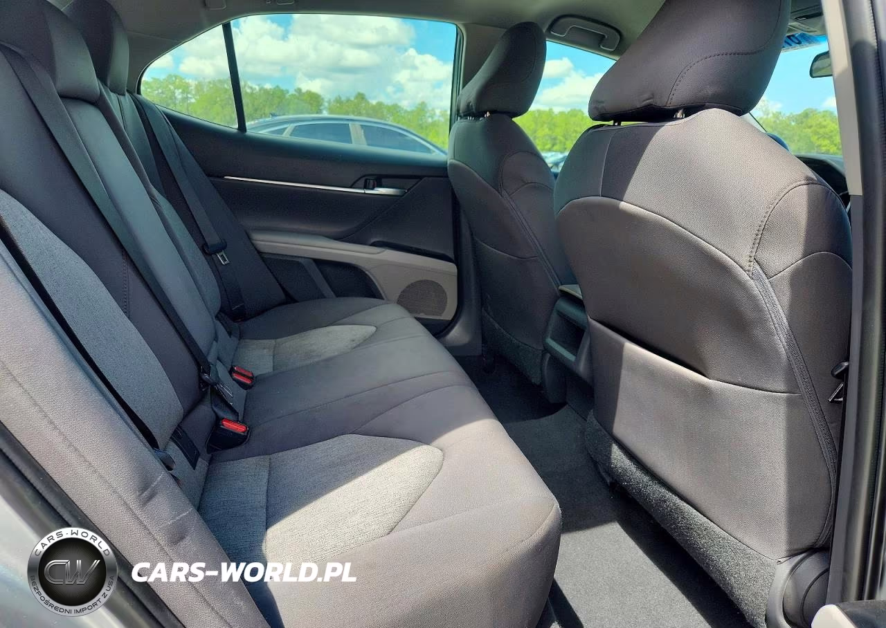 2018 Toyota Camry Le VIN:4T1B11HK9JU140653 - 10