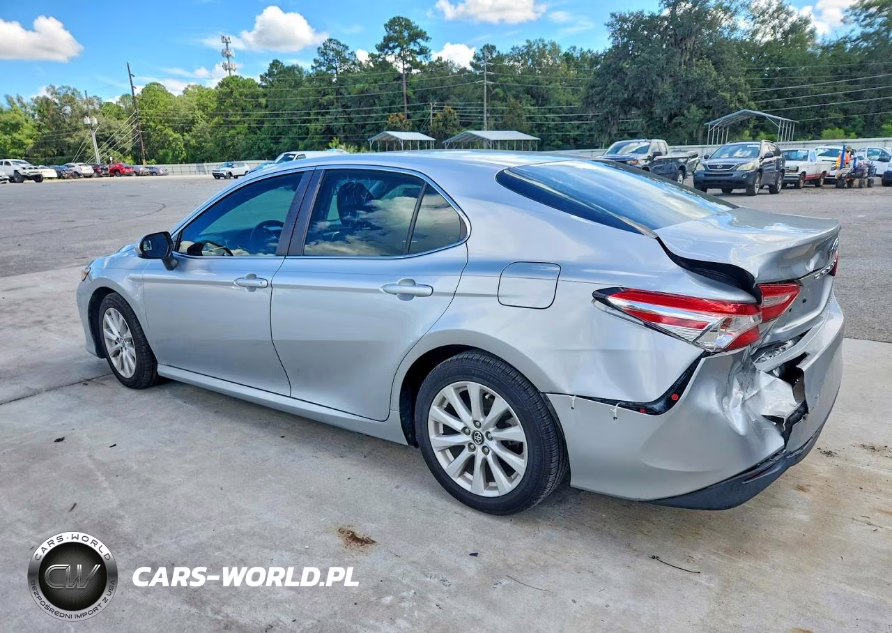 2018 Toyota Camry Le VIN:4T1B11HK9JU140653 - 2