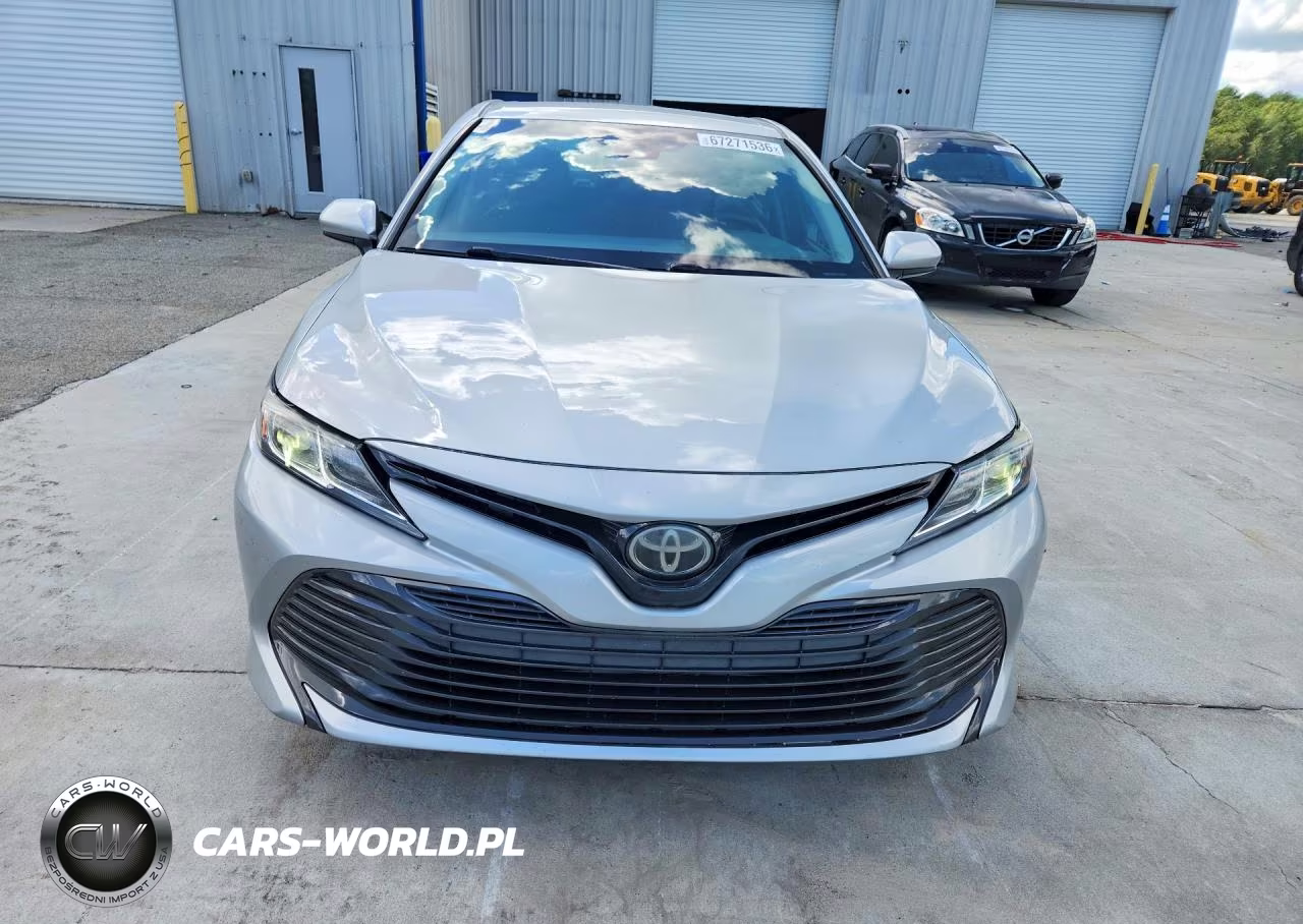 2018 Toyota Camry Le VIN:4T1B11HK9JU140653 - 5