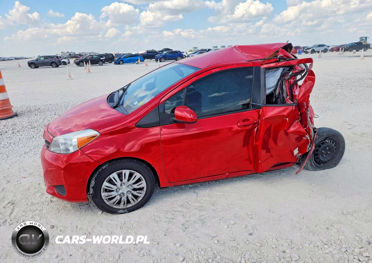 2013 Toyota Yaris 5-Door Le