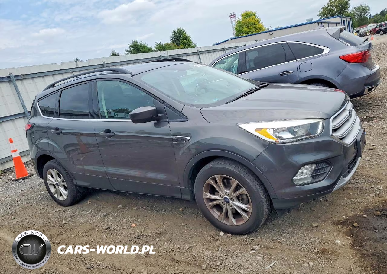2018 Ford Escape Se VIN:1FMCU9GD5JUB05394 - 4