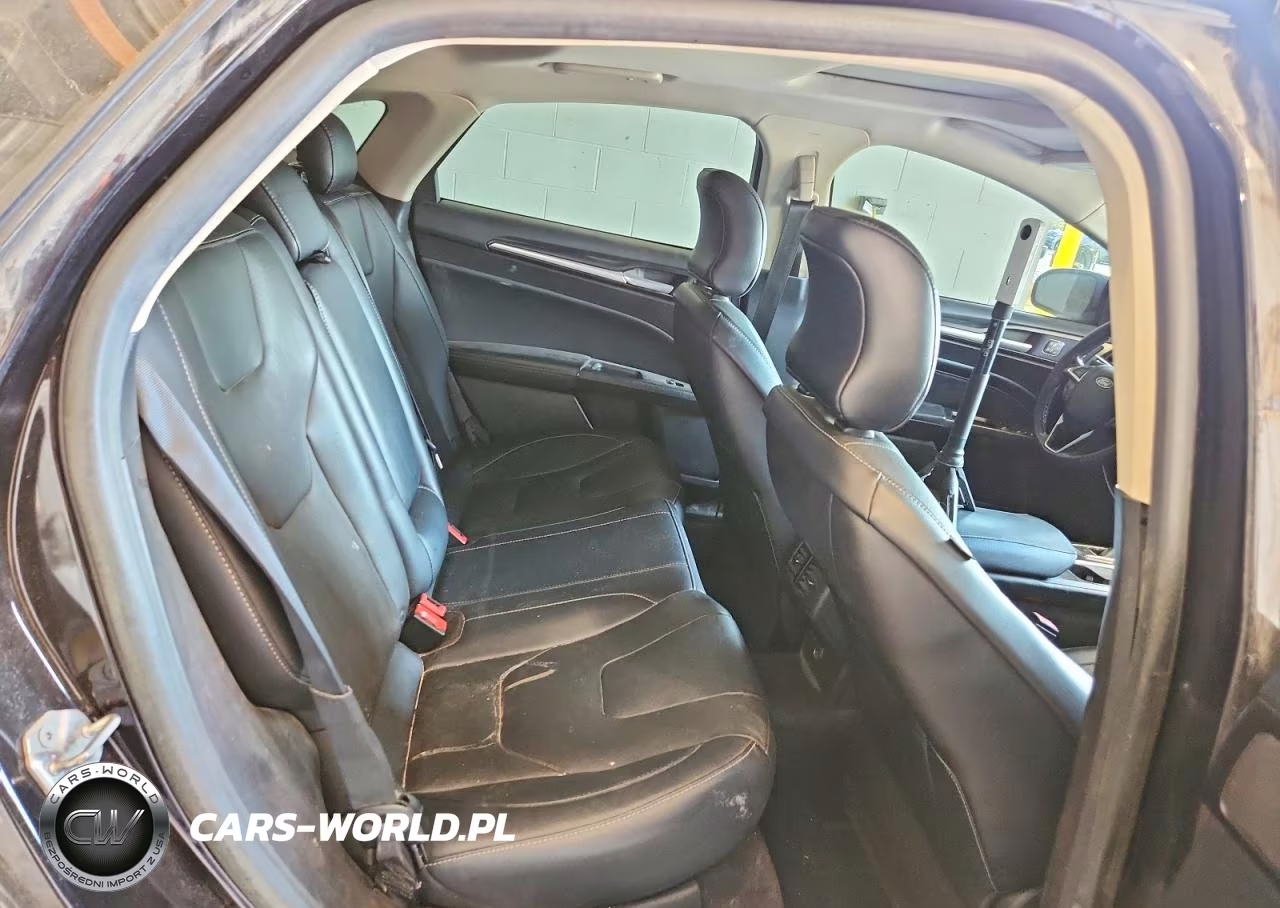 2019 Ford Fusion Titanium VIN:3FA6P0D94KR116745 - 10