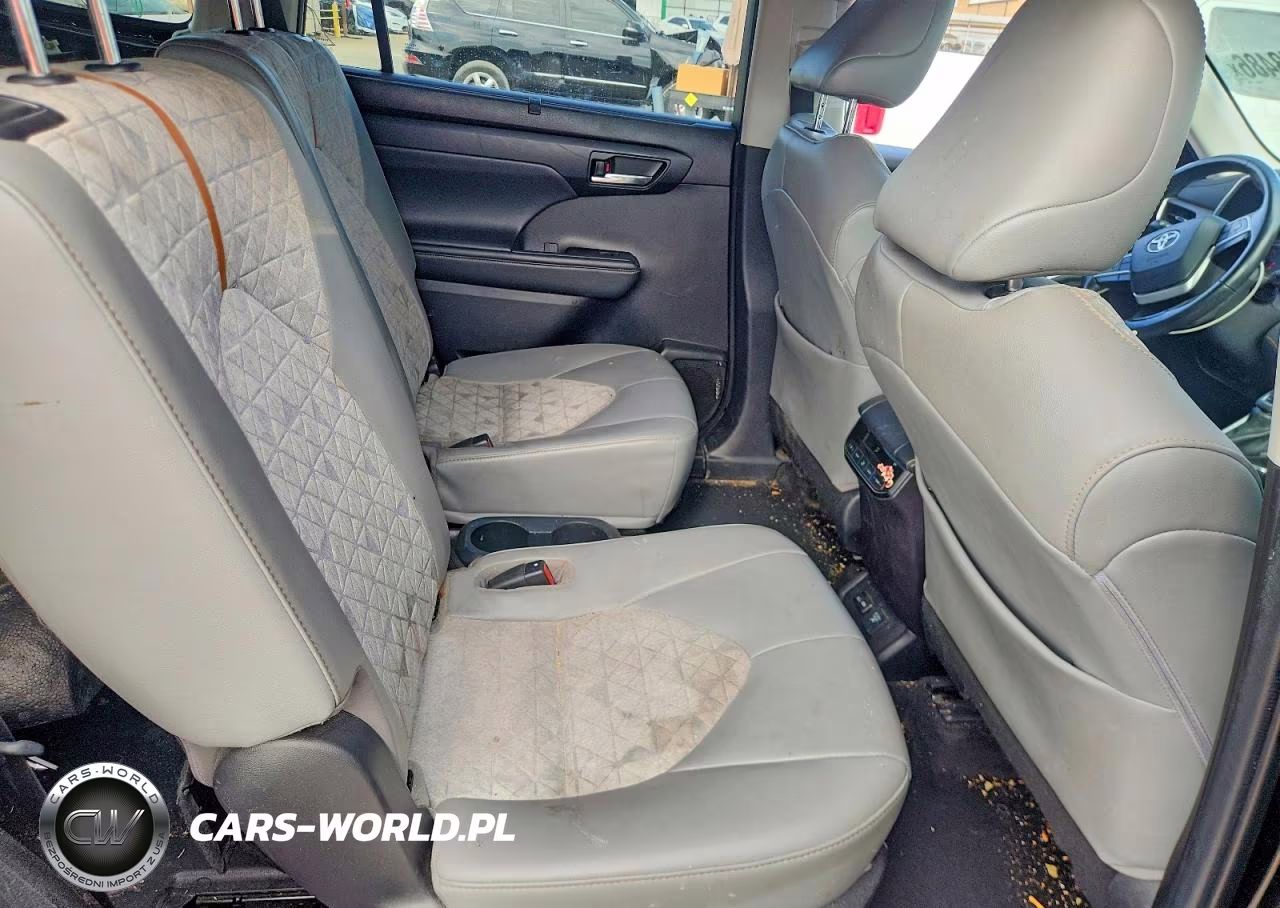 2022 Toyota Highlander Hybrid Bronze Edition VIN:5TDAARAH2NS513393 - 11