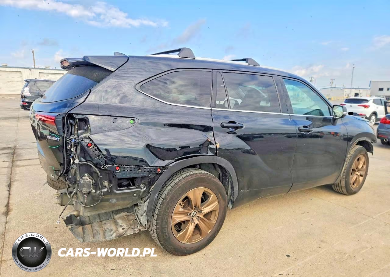 2022 Toyota Highlander Hybrid Bronze Edition VIN:5TDAARAH2NS513393 - 3