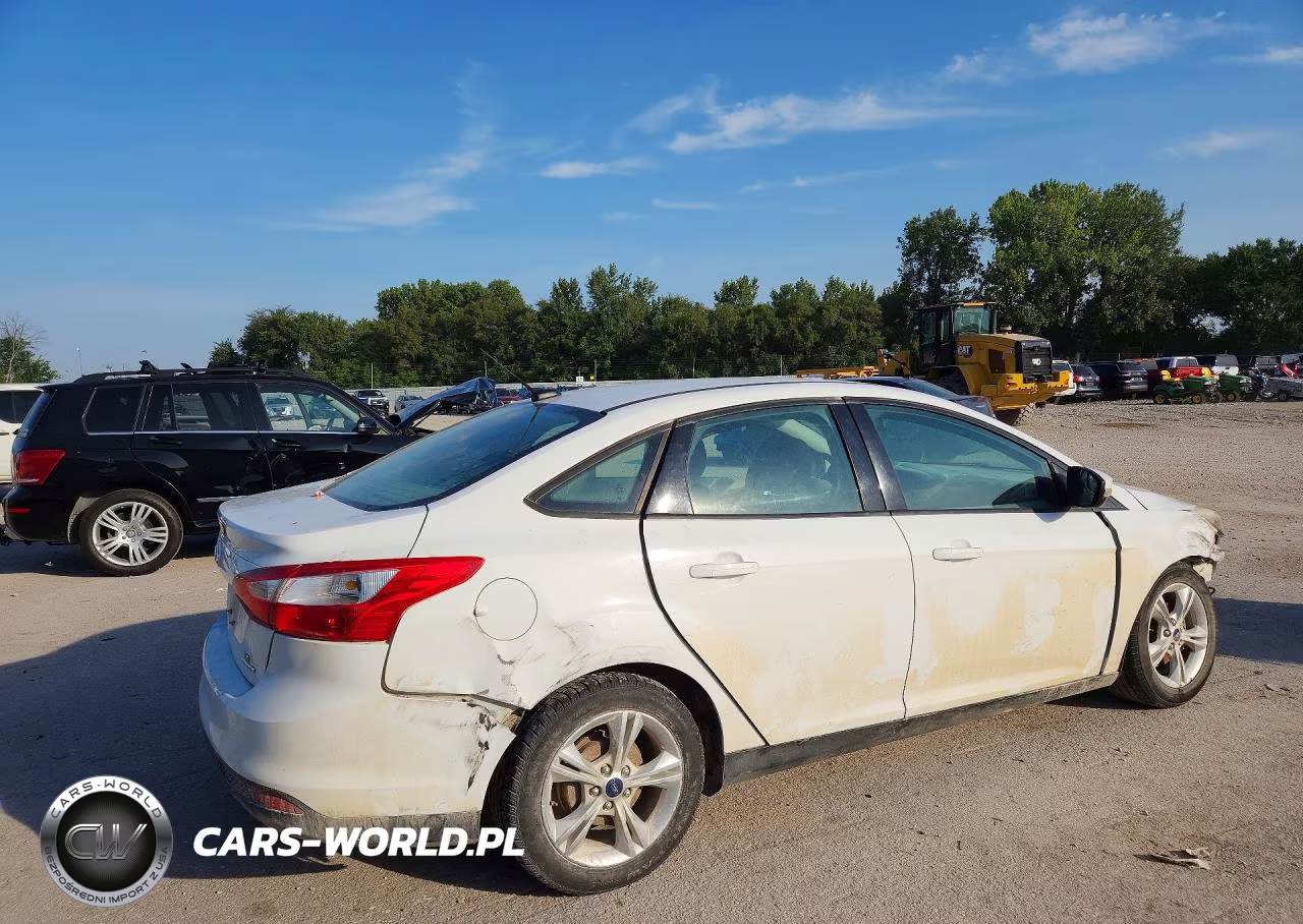 2014 Ford Focus Titanium VIN:1FADP3F25EL349352 - 3