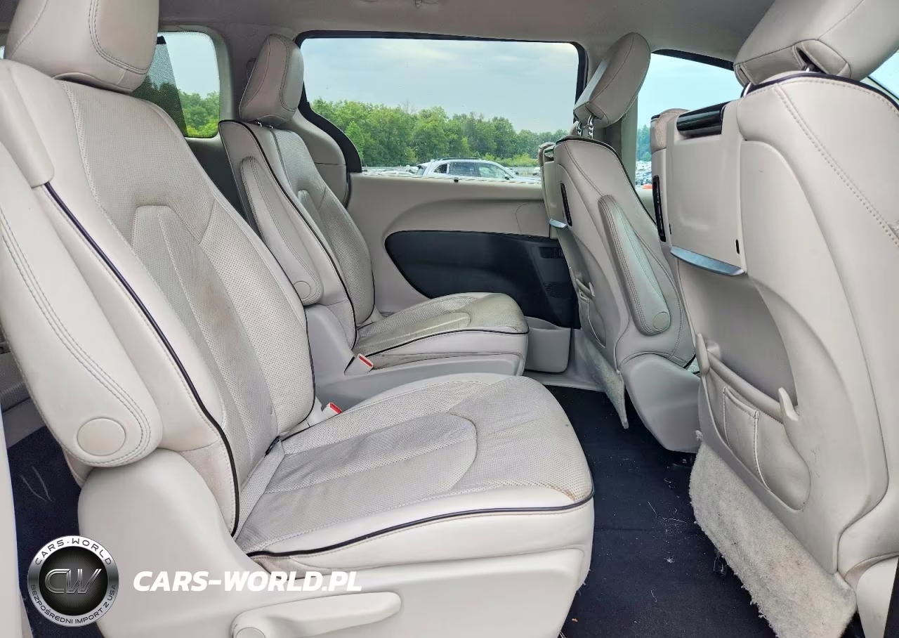 2018 Chrysler Pacifica Hybrid Limited VIN:2C4RC1N70JR109642 - 11