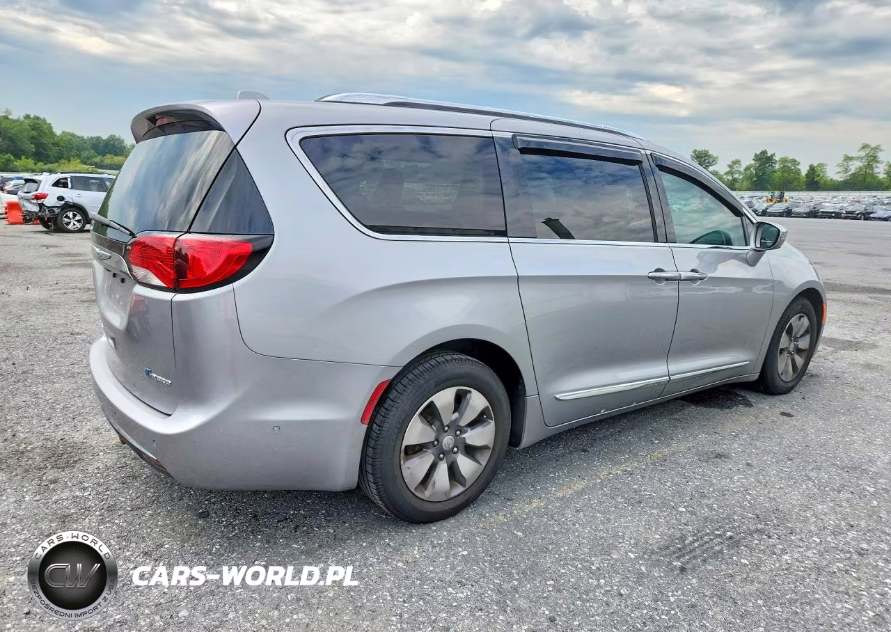 2018 Chrysler Pacifica Hybrid Limited VIN:2C4RC1N70JR109642 - 3