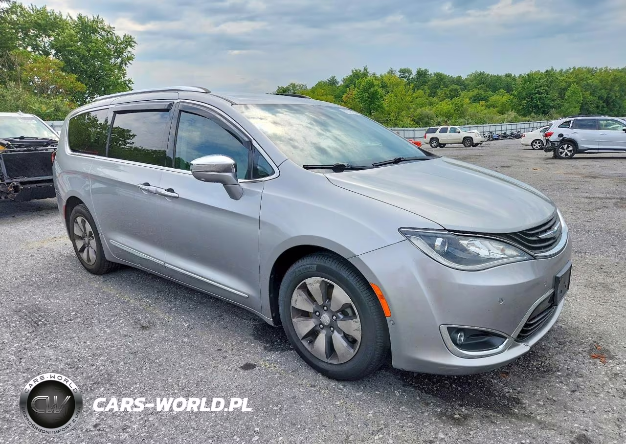 2018 Chrysler Pacifica Hybrid Limited VIN:2C4RC1N70JR109642 - 4