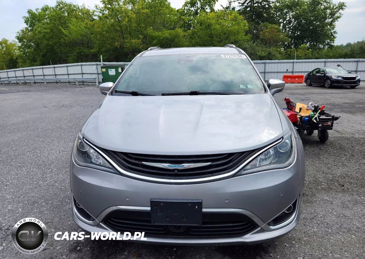2018 Chrysler Pacifica Hybrid Limited VIN:2C4RC1N70JR109642 - 5