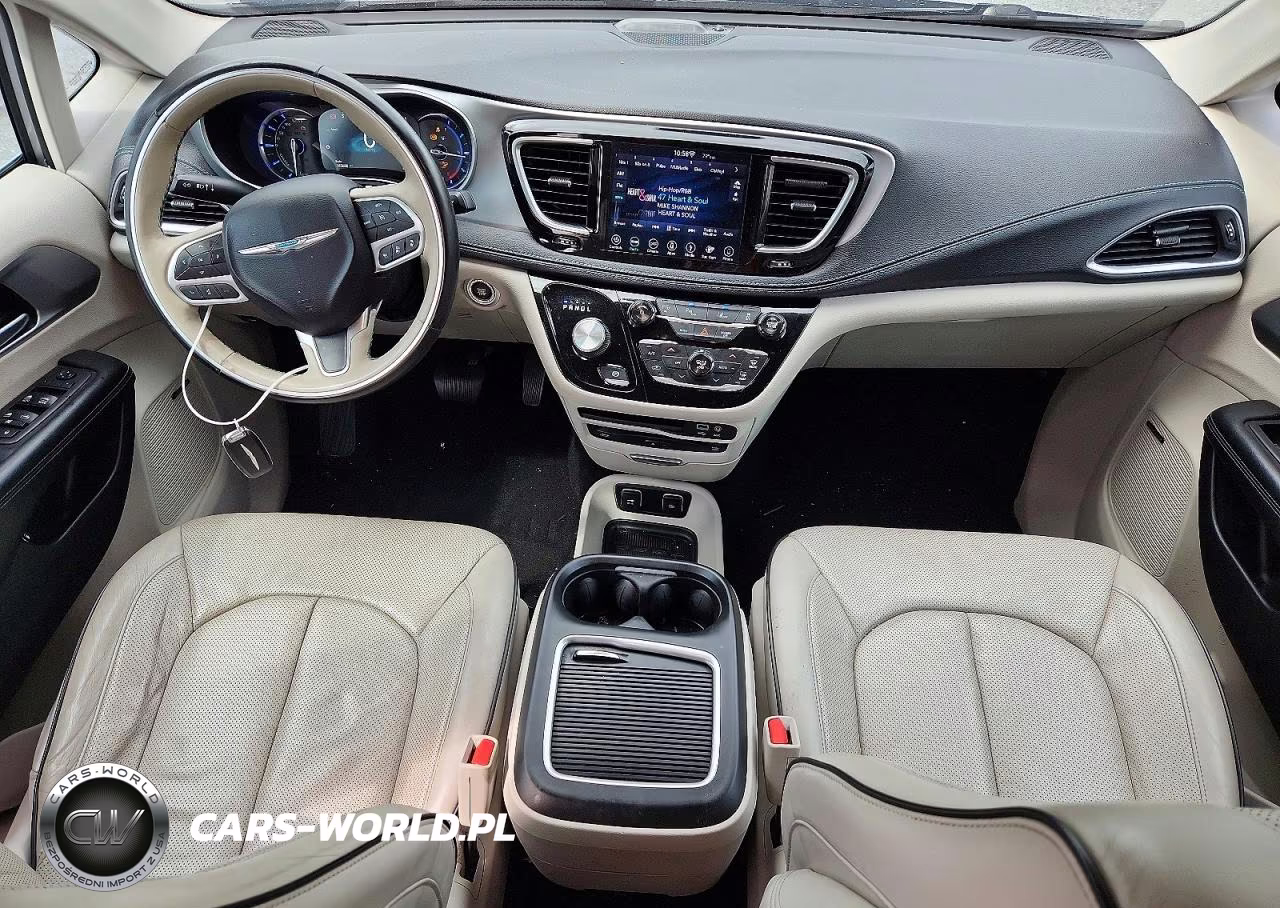 2018 Chrysler Pacifica Hybrid Limited VIN:2C4RC1N70JR109642 - 8