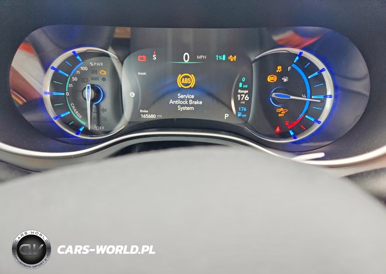 2018 Chrysler Pacifica Hybrid Limited VIN:2C4RC1N70JR109642 - 9