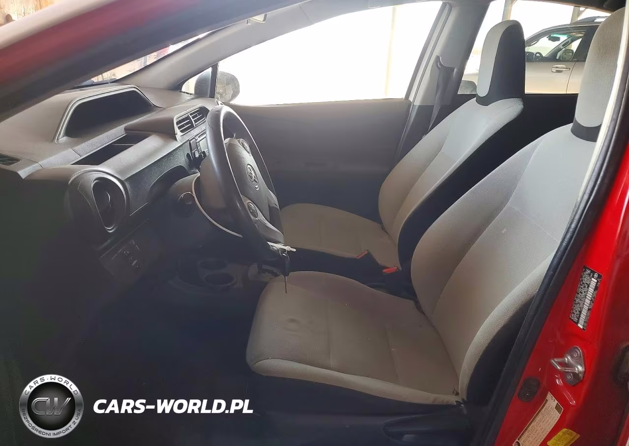 2016 Toyota Prius C One VIN:JTDKDTB33G1128792 - 7