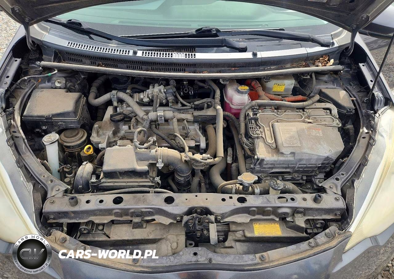 2012 Toyota Prius C Three VIN:JTDKDTB32C1010128 - 11