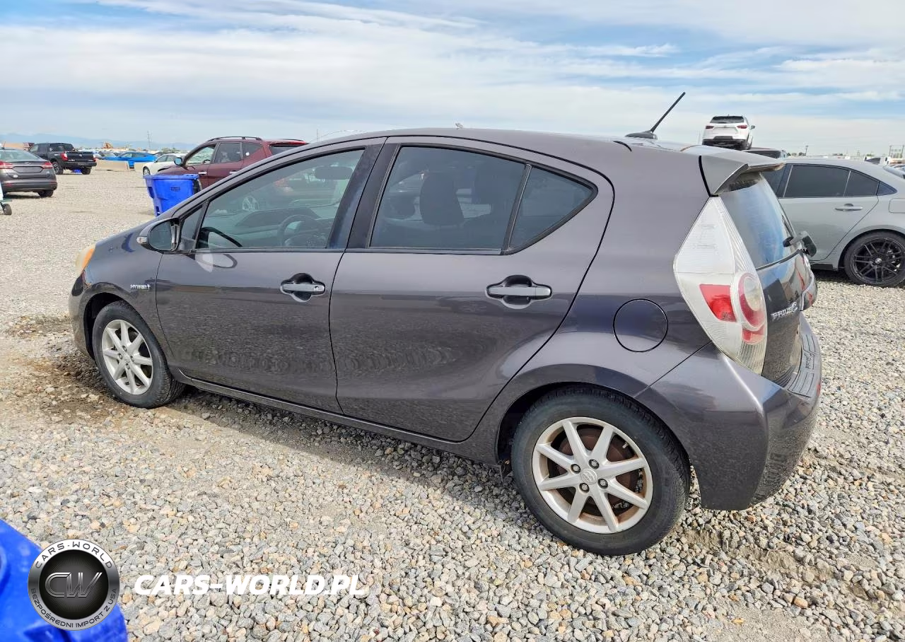 2012 Toyota Prius C Three VIN:JTDKDTB32C1010128 - 2