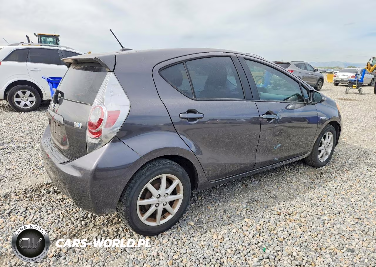 2012 Toyota Prius C Three VIN:JTDKDTB32C1010128 - 3