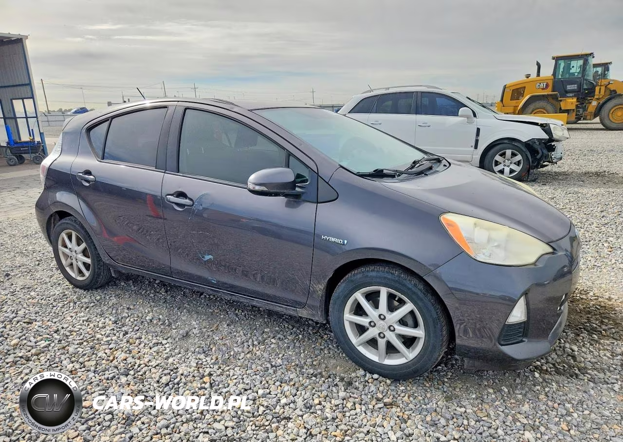 2012 Toyota Prius C Three VIN:JTDKDTB32C1010128 - 4