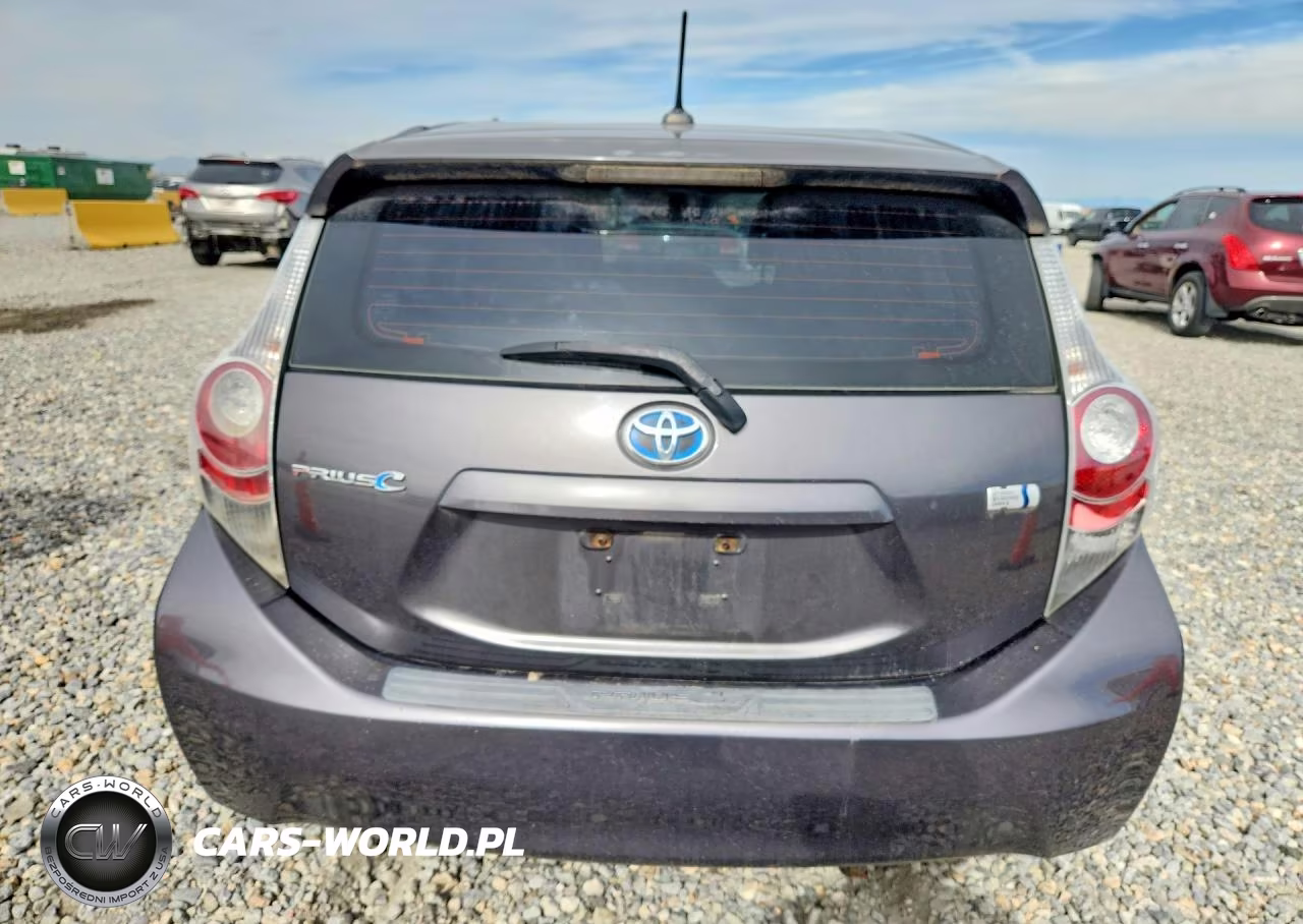 2012 Toyota Prius C Three VIN:JTDKDTB32C1010128 - 6