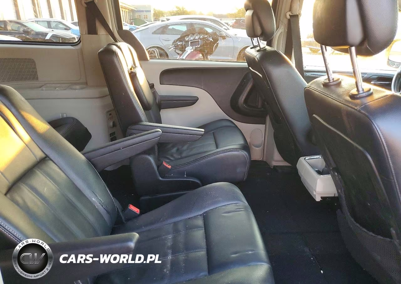 2014 Chrysler Town & Country Touring VIN:2C4RC1BG4ER208815 - 11