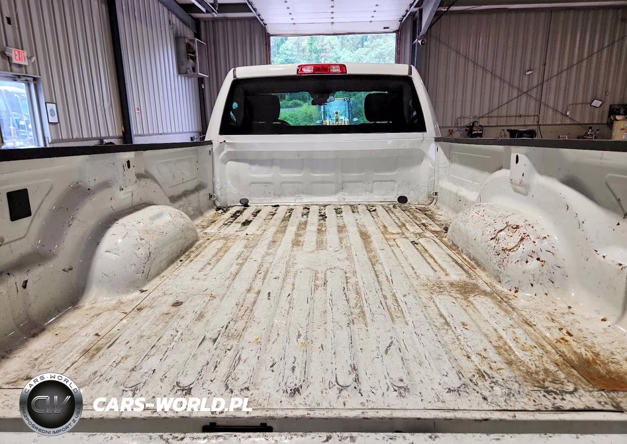 2022 Ram 1500 Classic Tradesman VIN:3C6JR6DG0NG300913 - 10