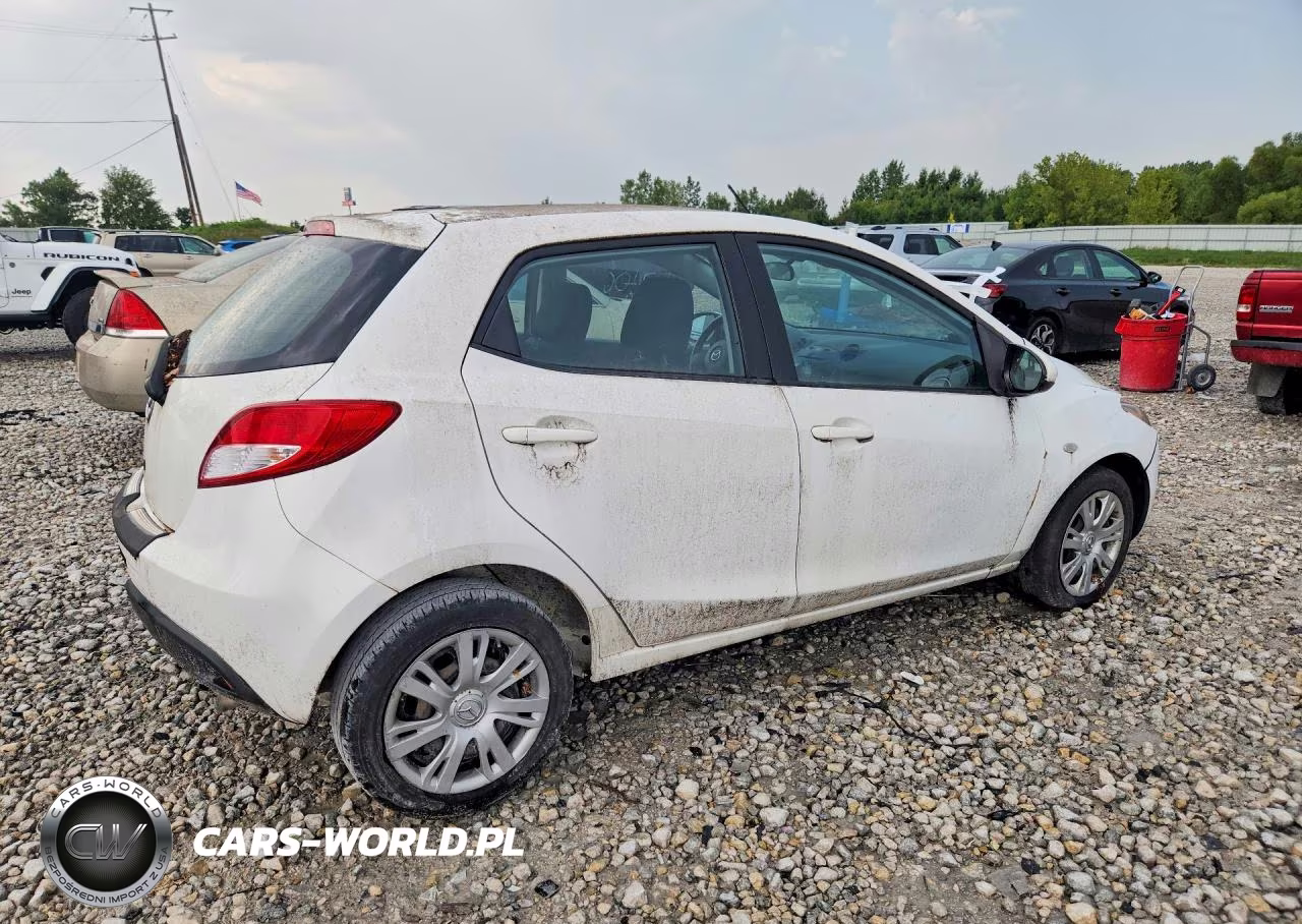 2014 Mazda Mazda2 Sport VIN:JM1DE1KZ4E0178392 - 3