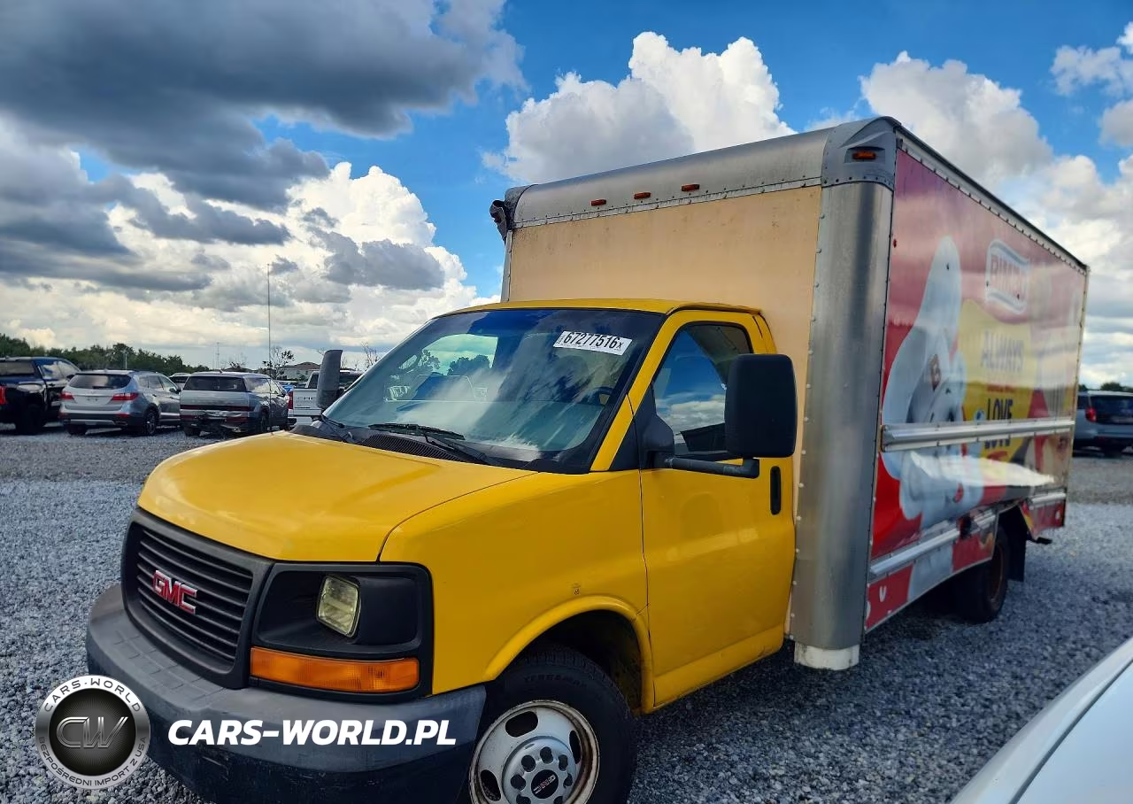 2009 GMC Savana Box Truck