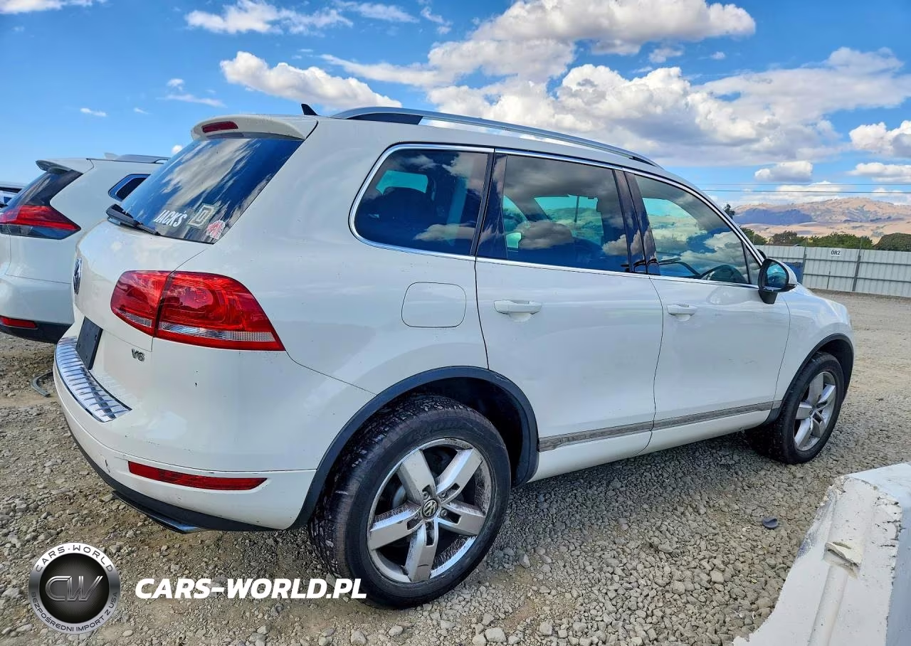 2011 Volkswagen Touareg V6 VIN:WVGFF9BP6BD002558 - 3