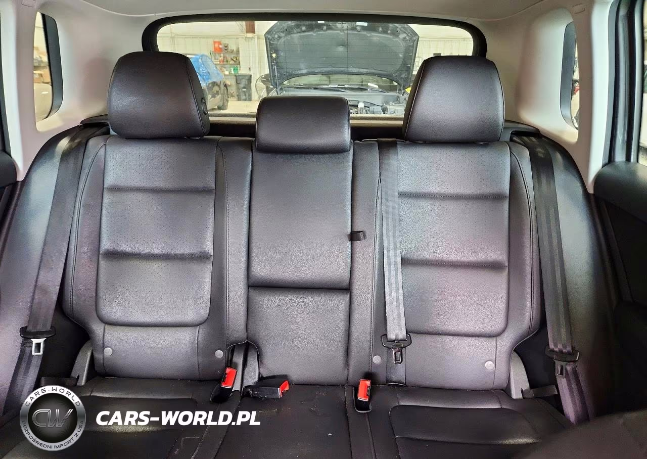2015 Volkswagen Tiguan S VIN:WVGBV7AX5FW606751 - 10