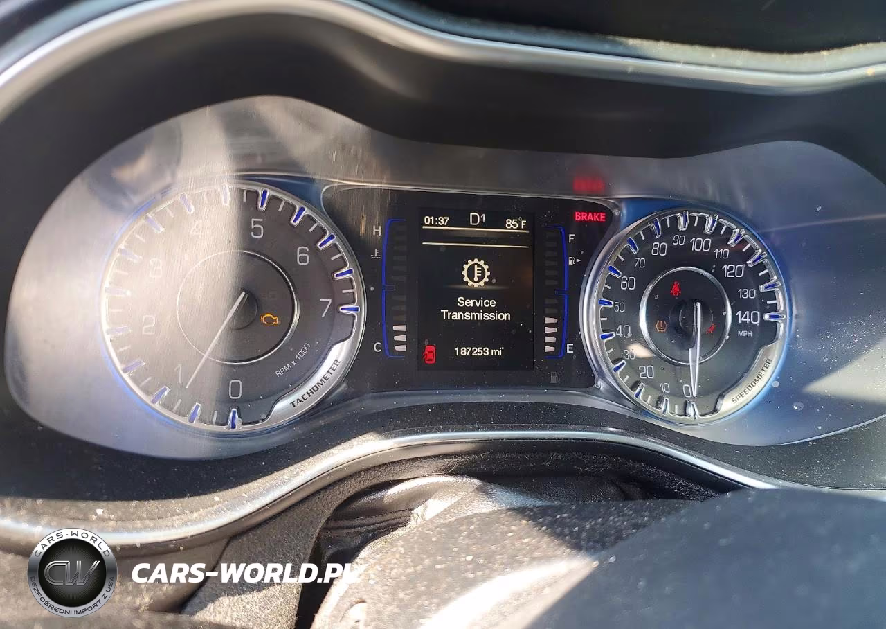 2015 Chrysler 200 Limited VIN:1C3CCCAB1FN649179 - 9