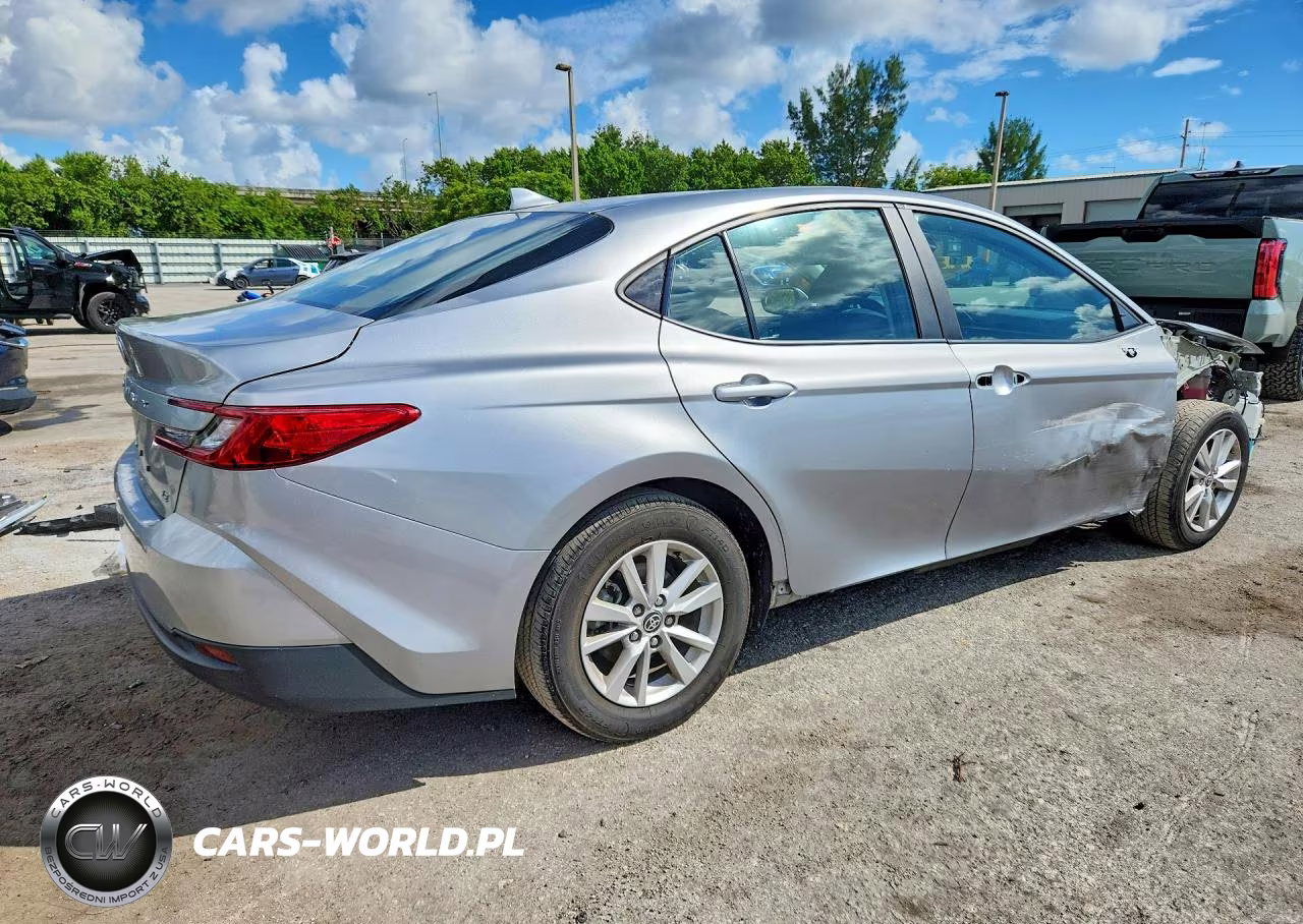 2025 Toyota Camry Le VIN:4T1DAACK0SU035517 - 3