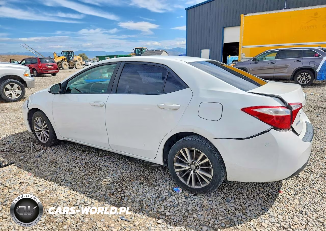 2015 Toyota Corolla Le Plus VIN:5YFBURHE2FP204993 - 2