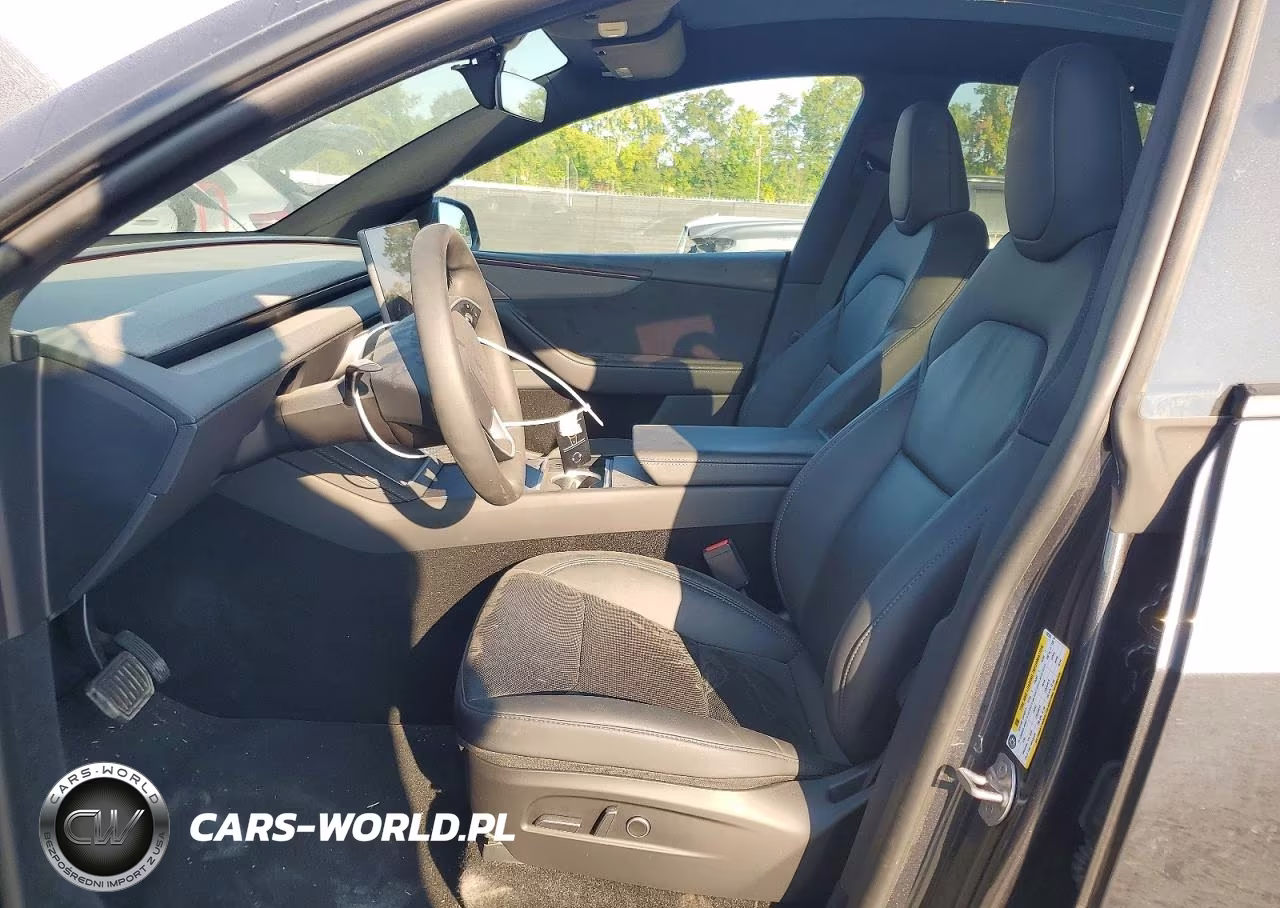 2026 Tesla Model Y VIN:7SAYGDED6TA652256 - 7