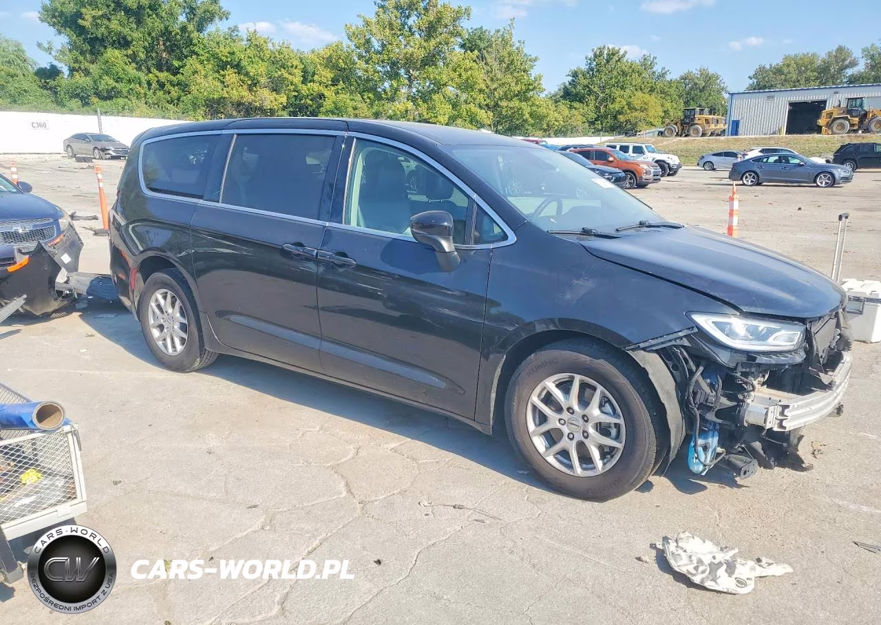 2023 Chrysler Pacifica Touring L VIN:2C4RC1BG0PR631927 - 4