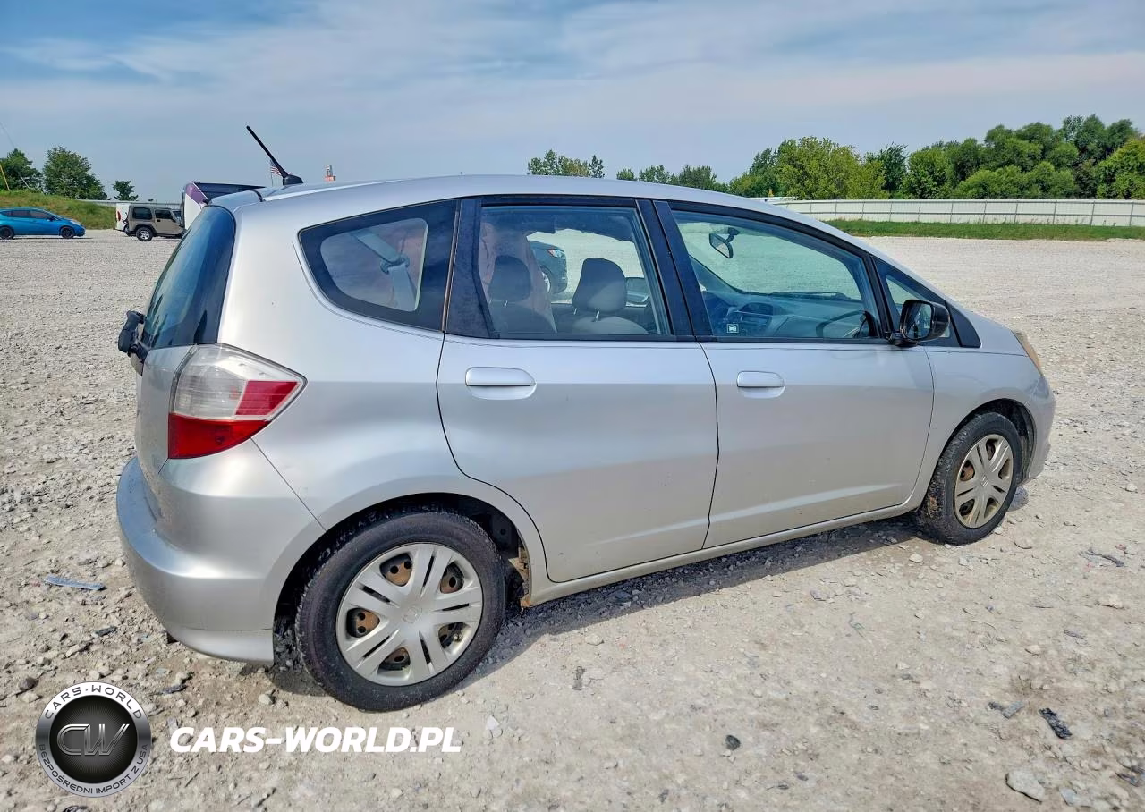 2011 Honda Fit VIN:JHMGE8H36BC005328 - 3
