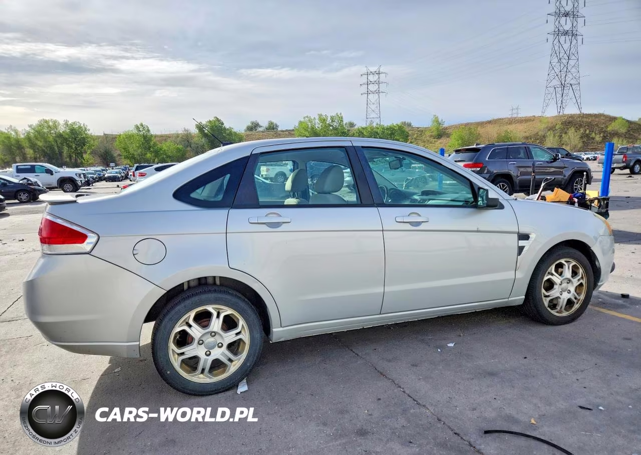 2008 Ford Focus Se VIN:1FAHP35N48W180053 - 3