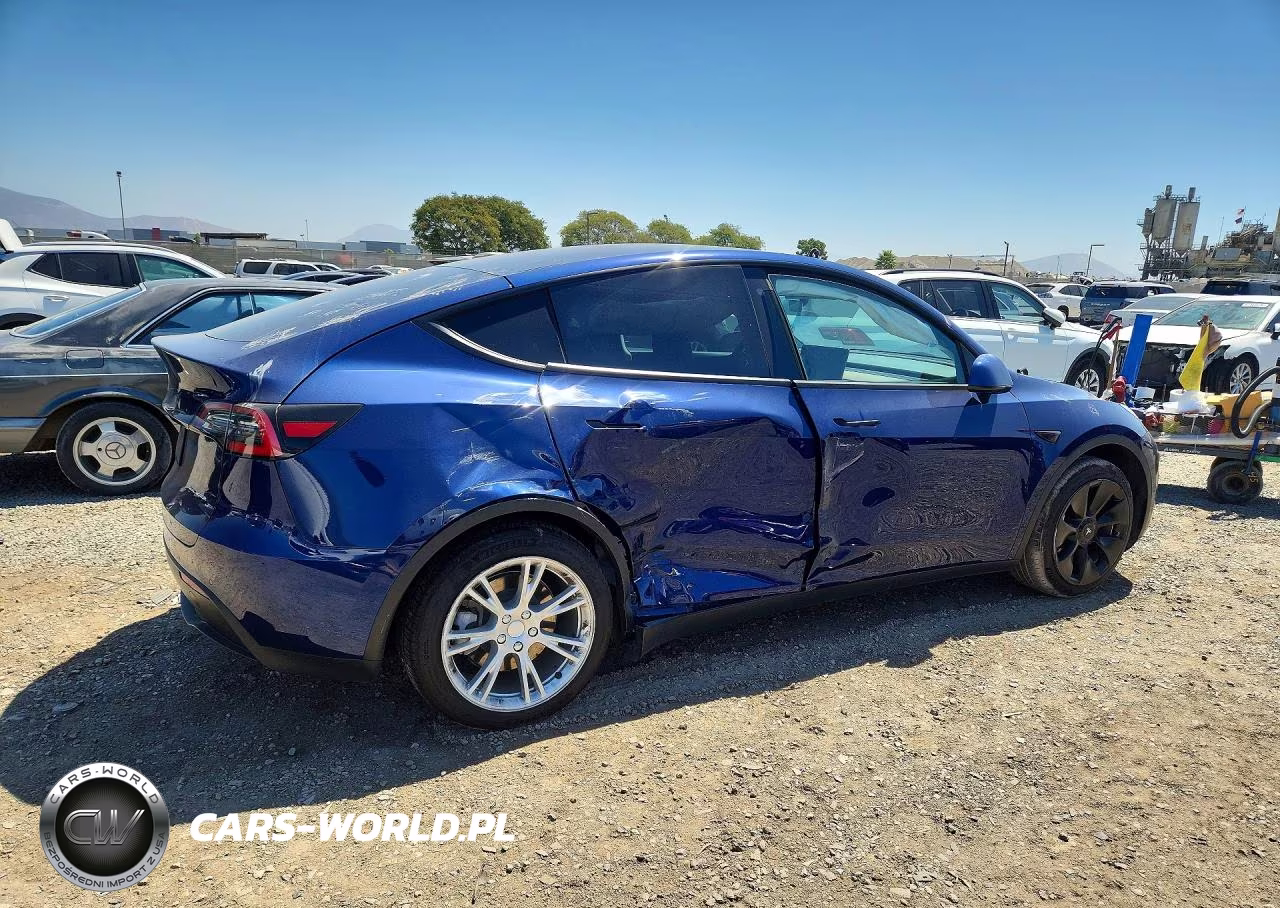 2020 Tesla Model Y VIN:5YJYGDEE6LF054080 - 3