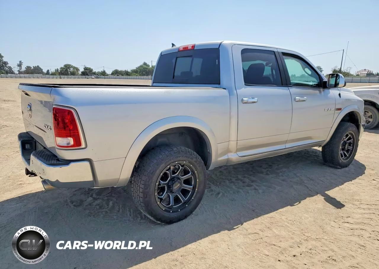 2017 Ram 1500 Laramie VIN:1C6RR7NM3HS882645 - 3