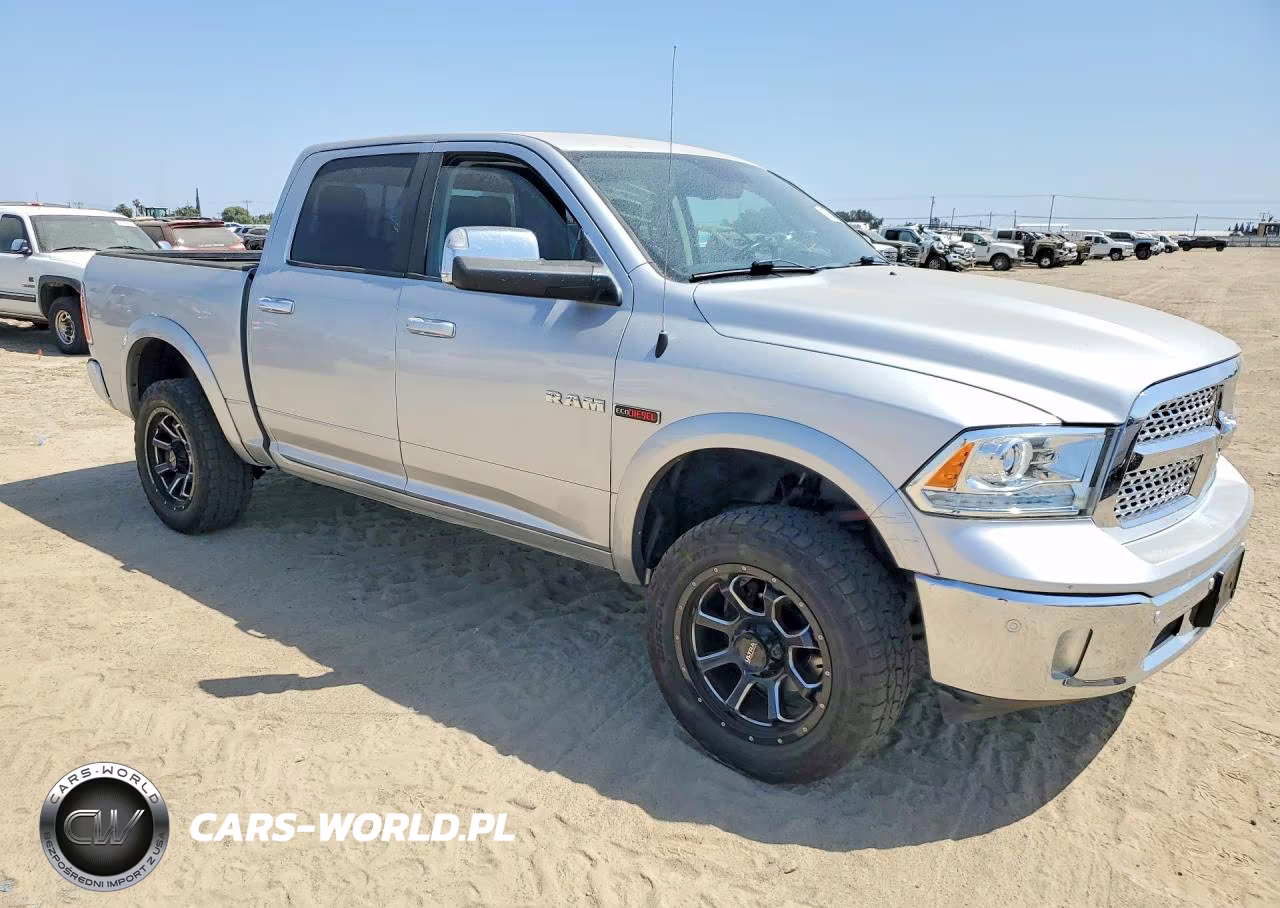 2017 Ram 1500 Laramie VIN:1C6RR7NM3HS882645 - 4