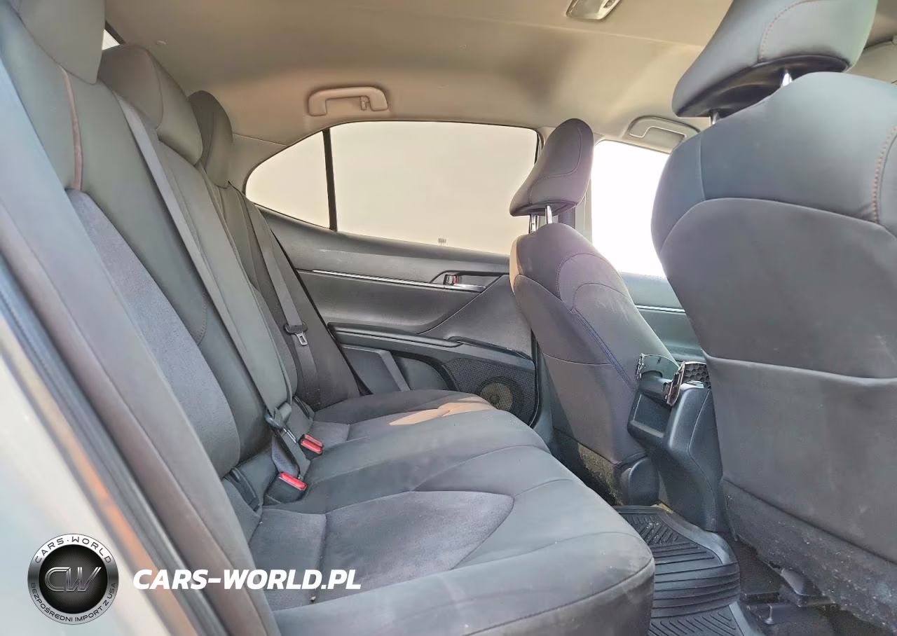 2018 Toyota Camry Le VIN:JTNB11HK4J3010849 - 10