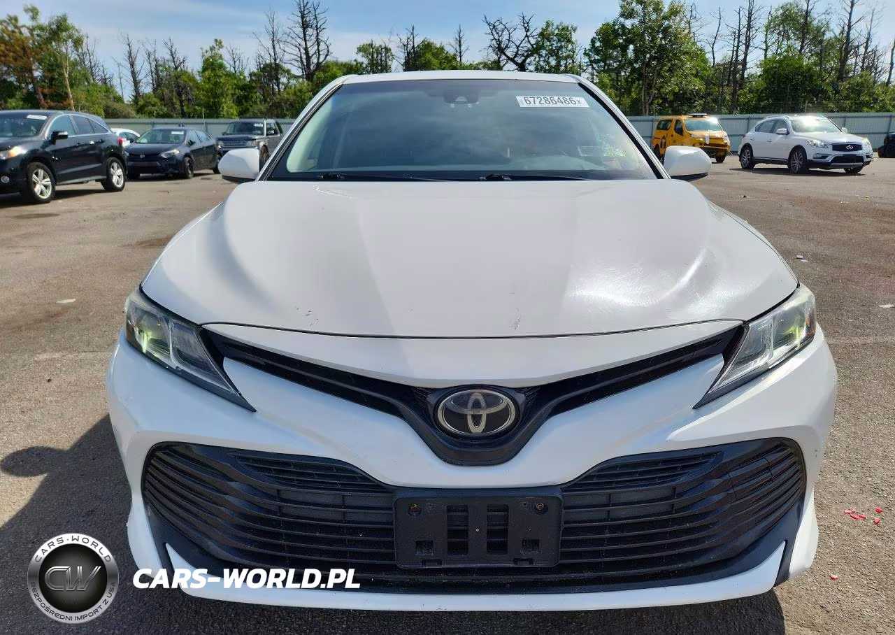 2018 Toyota Camry Le VIN:JTNB11HK4J3010849 - 5