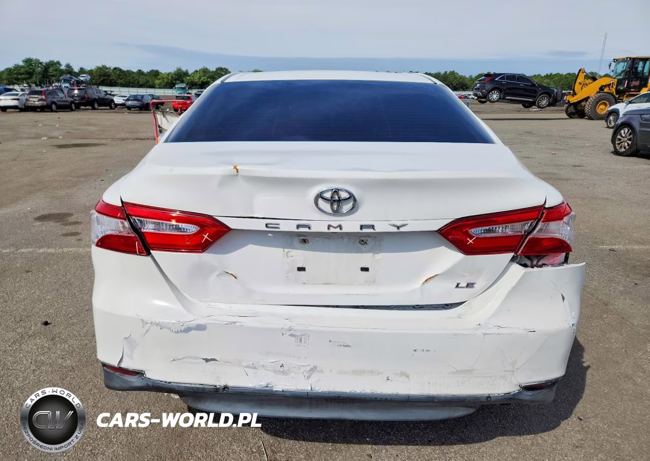 2018 Toyota Camry Le VIN:JTNB11HK4J3010849 - 6