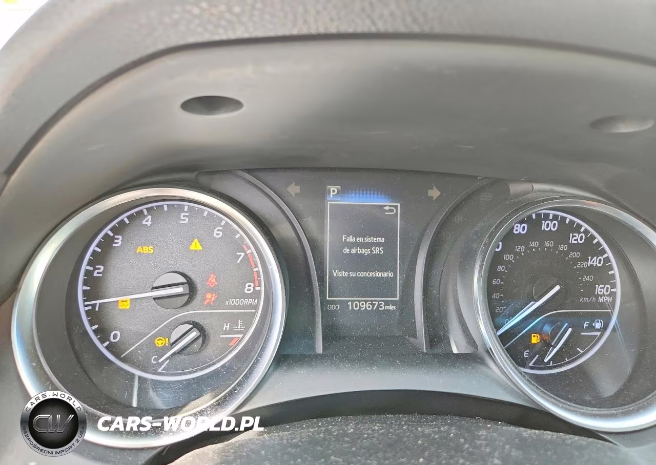 2018 Toyota Camry Le VIN:JTNB11HK4J3010849 - 9