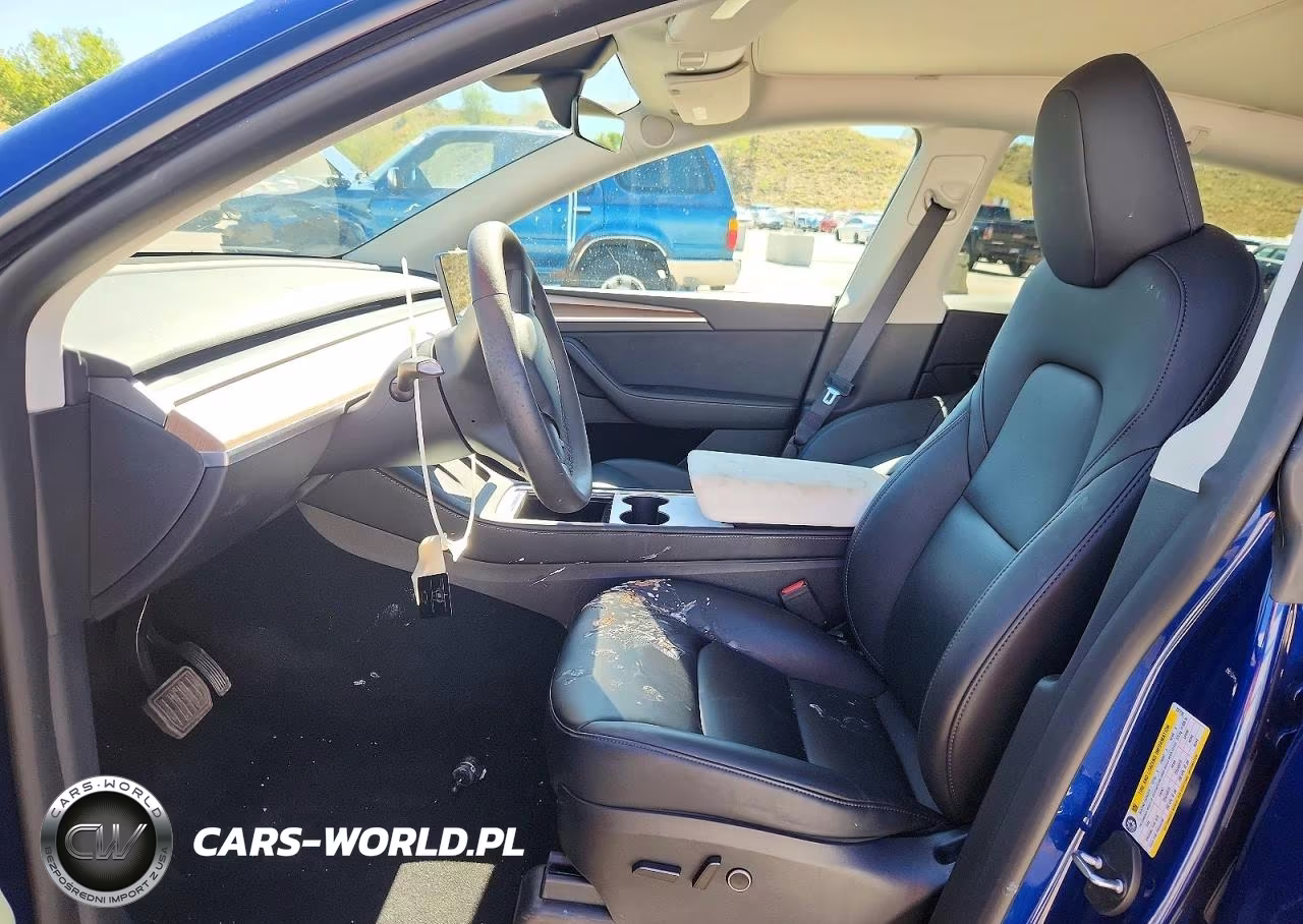 2025 Tesla Model Y VIN:7SAYGDEE2SF237719 - 7