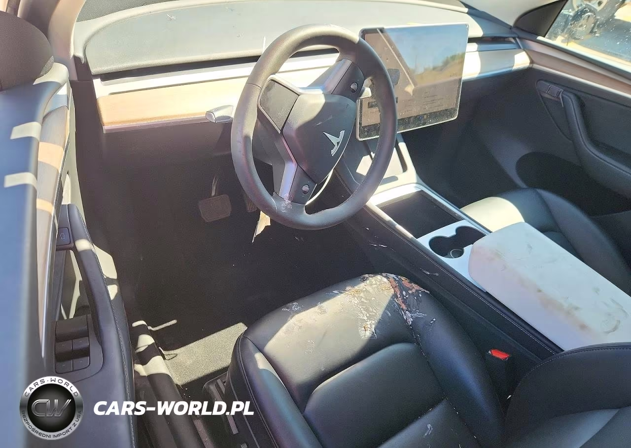 2025 Tesla Model Y VIN:7SAYGDEE2SF237719 - 8