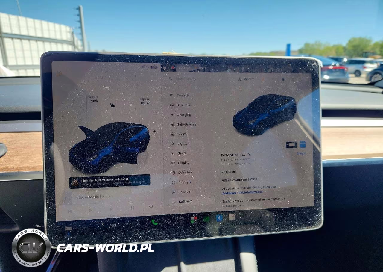 2025 Tesla Model Y VIN:7SAYGDEE2SF237719 - 9